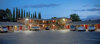 Travelers Rest Motel