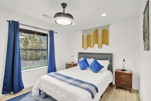 3 habitaciones, tabla de planchar con plancha, wifi y ropa de cama 