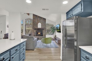 Interior - Yosemite Forest Villa (Oakhurst)