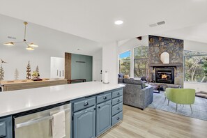 Interior - Yosemite Forest Villa (Oakhurst)