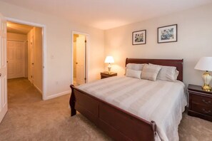 3 chambres, coffres-forts dans les chambres, fer et planche à repasser