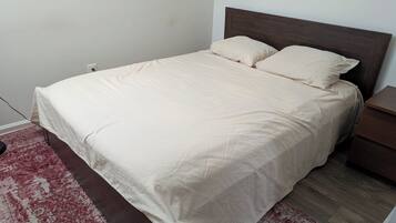 3 bedrooms, in-room safe, iron/ironing board, WiFi