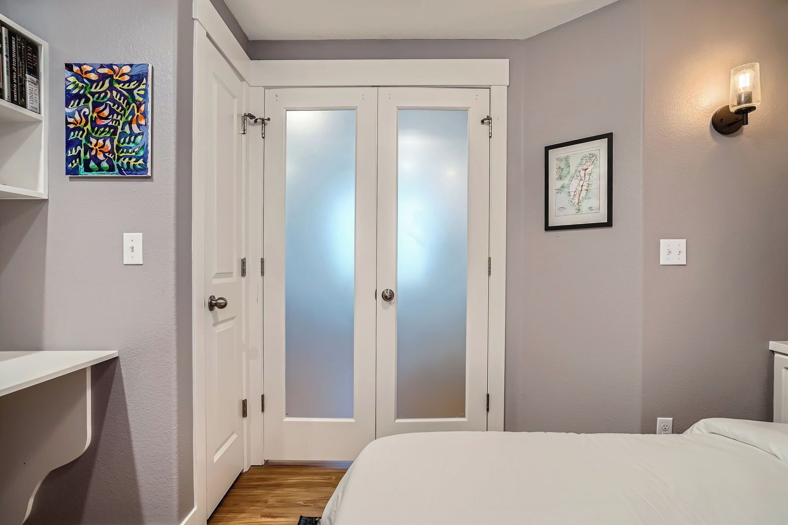 2 bedrooms, desk, iron/ironing board, WiFi