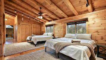 4 bedrooms, iron/ironing board, WiFi, bed sheets