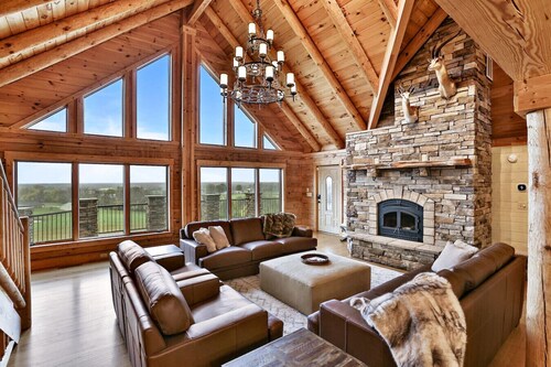 Hillside Cabin w/ Slps 20+ 11BD 3BA Fireplace & Hot Tub