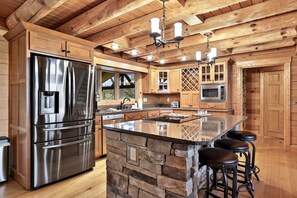 Private kitchen - Hillside Cabin w/ Slps 20+ 11BD 3BA Fireplace & Hot Tub (Shelbyville)