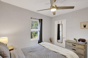 2 bedrooms, desk, iron/ironing board, WiFi