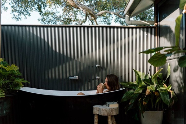 Outdoor spa tub