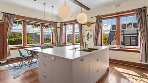 Fridge, oven, dishwasher, cookware/dishes/utensils