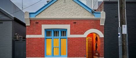 المنشأة من الخارج