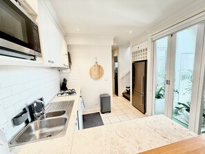 Mikroaaltouuni, uuni, liesi, astianpesukone