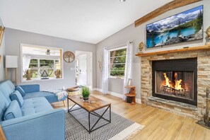 Televisión y chimenea 