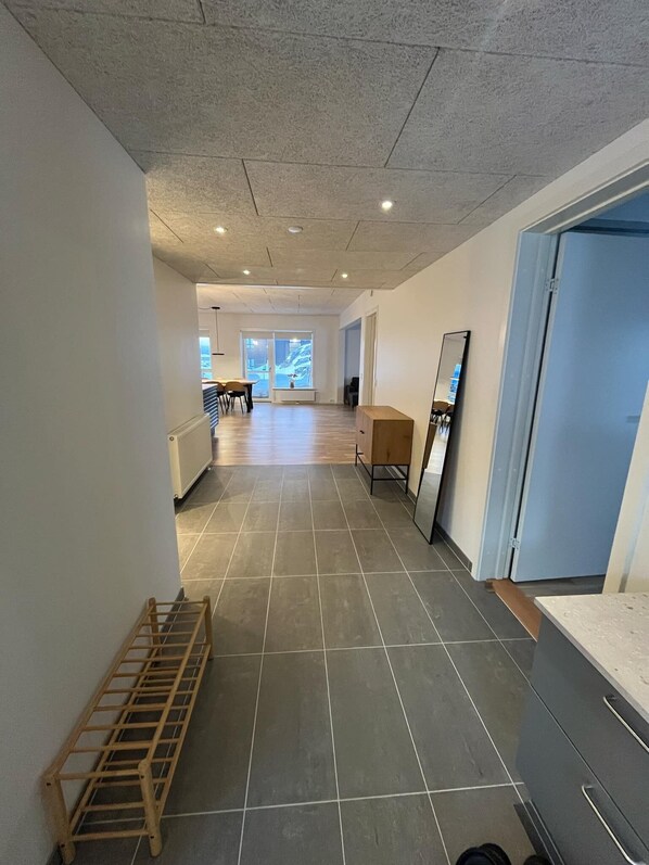 Business Apartment | Living area | Flat-screen TV