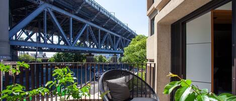 المنطقة المحيطة بالمنشأة