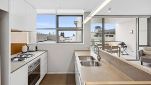 ميكروويف، فرن، موقد طهي مسطح، غسالة أطباق