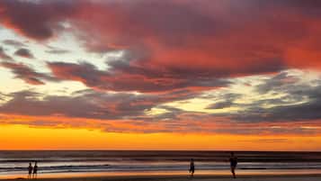 Beach nearby, white sand, beach towels