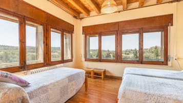4 bedrooms, free WiFi, bed sheets