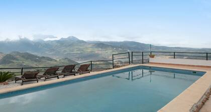 Holiday Home 'El Mirador De La Luna' with Lake View, Private Pool and Wi-Fi