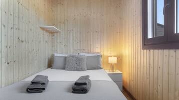 3 slaapkamers, een strijkplank/strijkijzer, gratis wifi, beddengoed