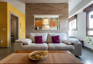 Televisio, takka, DVD-soitin, stereot