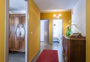 4 bedrooms, iron/ironing board, bed sheets