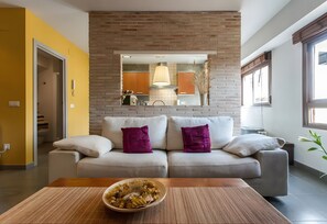 TV, fireplace, DVD player, stereo