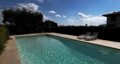 Holiday Home 'Appartamenti Villa Fiorito' with Lake View, Wi-Fi and Air Conditioning