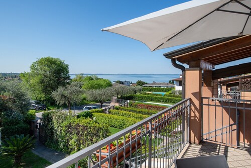 Holiday Home 'Appartamenti Villa Fiorito' with Lake View, Wi-Fi and Air Conditioning