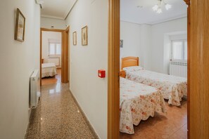 6 bedrooms, bed sheets