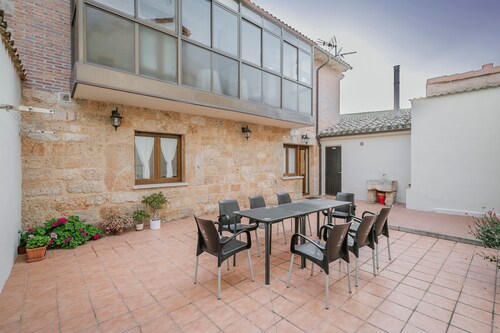 Country House 'El Humilladero' with Private Terrace