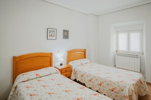 6 bedrooms, bed sheets - Country House 'El Humilladero' with Private Terrace (Sasamón)
