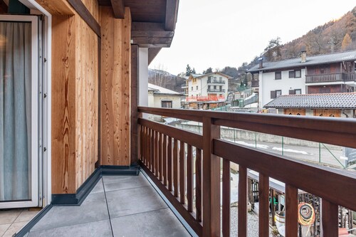 Apartment 'Appartamento Condominio Genziana' with Mountain View, Balcony and Wi-Fi