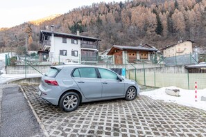 Property grounds - Apartment 'Appartamento Condominio Genziana' with Mountain View, Balcony and Wi-Fi (Dimaro Folgarida)