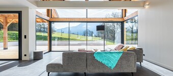 Chalet 'Rossanaz' con vistas a la montaña, Wi-Fi y aire acondicionado