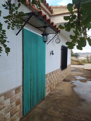 Exterior detail - Holiday Home 'La Caseta D'Amparo' with Mountain Views, Private Terrace & Wi-Fi (Catadau)