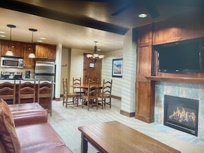 Smart TV, chimenea