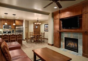 Smart TV, fireplace - March 1 - 8 Ski-in, Ski-out 2-bedroom condo in Breckenridge on Peak 7, sleeps 8 (Breckenridge)