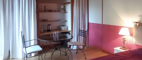 1 غرفة نوم وواي فاي مجانًا وملاءات أسرّة