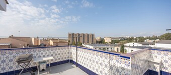Apartment 'La Rosa De Oro' with Private Terrace, Wi-Fi and Air Conditioning