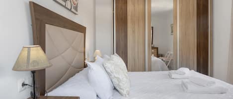 4 chambres, fer et planche à repasser, Wi-Fi gratuit, draps fournis