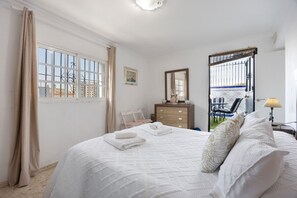 4 chambres, fer et planche à repasser, Wi-Fi gratuit, draps fournis
