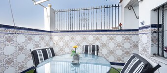 Apartment 'La Rosa De Oro' with Private Terrace, Wi-Fi and Air Conditioning