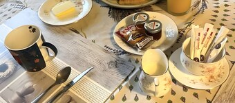 Room 'Chambre B' with Shared Pool, Wi-Fi and Air Conditioning