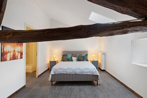 Room - Room 'Chambre B' with Shared Pool, Wi-Fi and Air Conditioning (Ribérac)