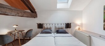 Guest House 'Chambre C' with Shared Pool, Wi-Fi and Air Conditioning