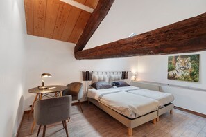 Room - Guest House 'Chambre C' with Shared Pool, Wi-Fi and Air Conditioning (Ribérac)