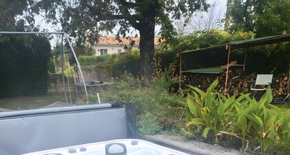 Maison d'hÎtes 'Chambre C' avec piscine partagée, Wi-Fi et climatisation