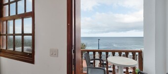 Apartment 'Apartamento C' with Sea View, Private Terrace and Wi-Fi