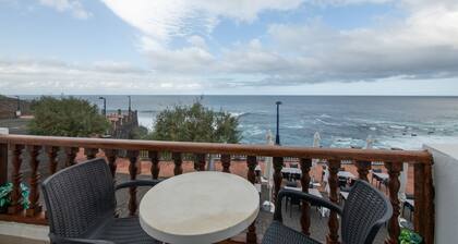 Apartment 'Apartamento C' with Sea Views, Private Terrace and Wi-Fi