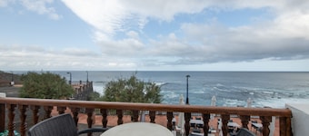 Apartment 'Apartamento C' with Sea Views, Private Terrace and Wi-Fi